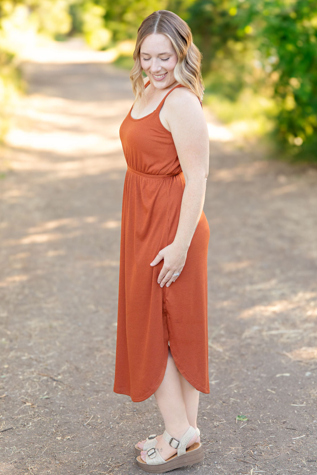 Reagan Ribbed Midi Dress - Rust