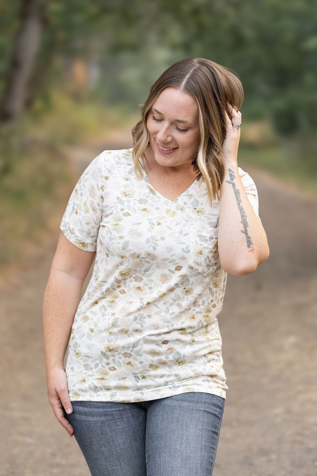 Sophie Pocket Tee - Neutral Floral