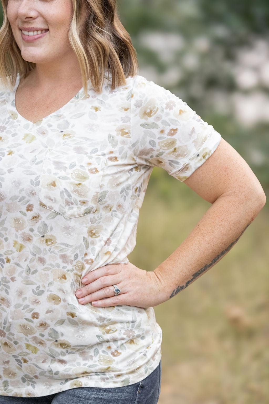 Sophie Pocket Tee - Neutral Floral