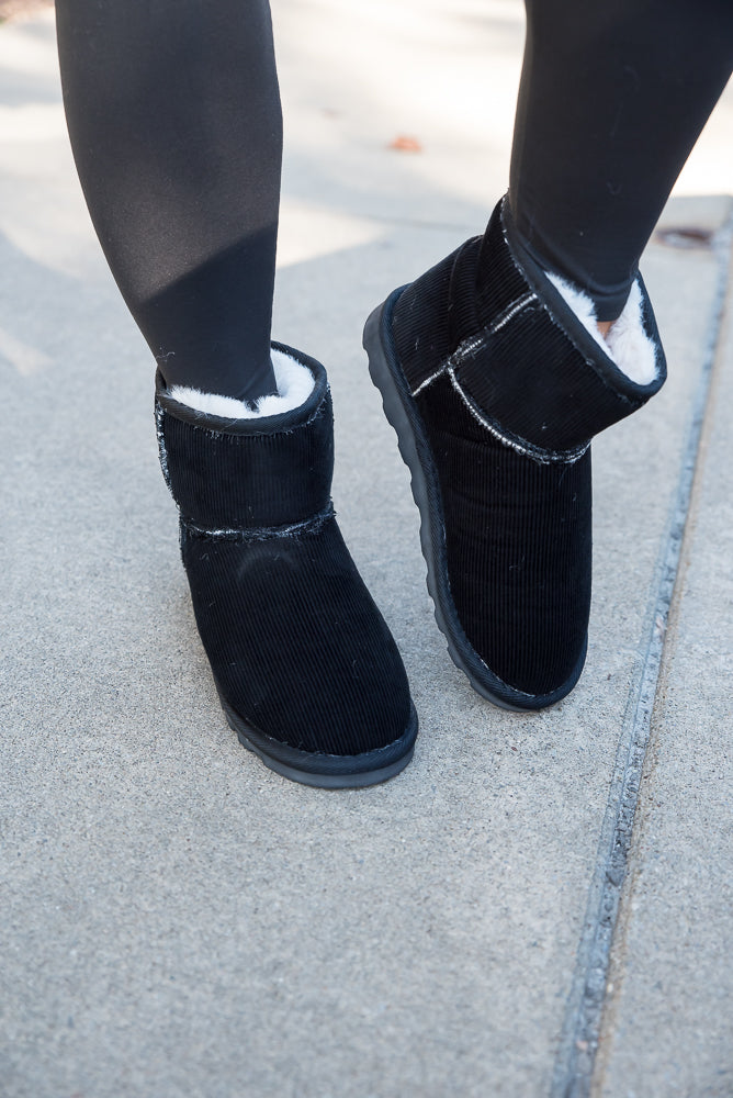 {ONLINE EXCLUSIVE} Comfort Boots in Black Corduroy