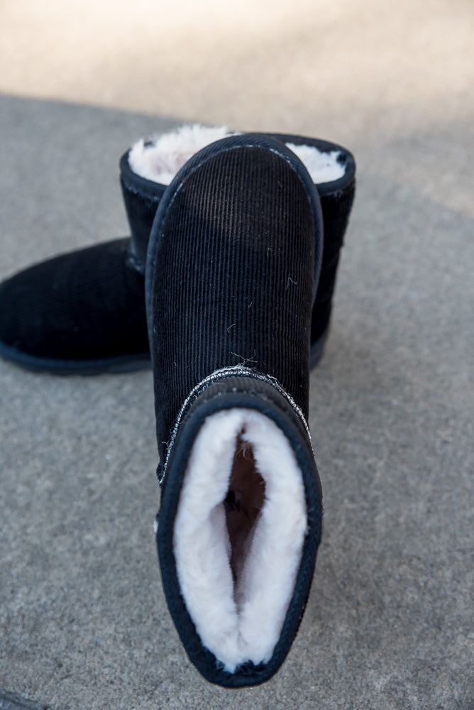 {ONLINE EXCLUSIVE} Comfort Boots in Black Corduroy