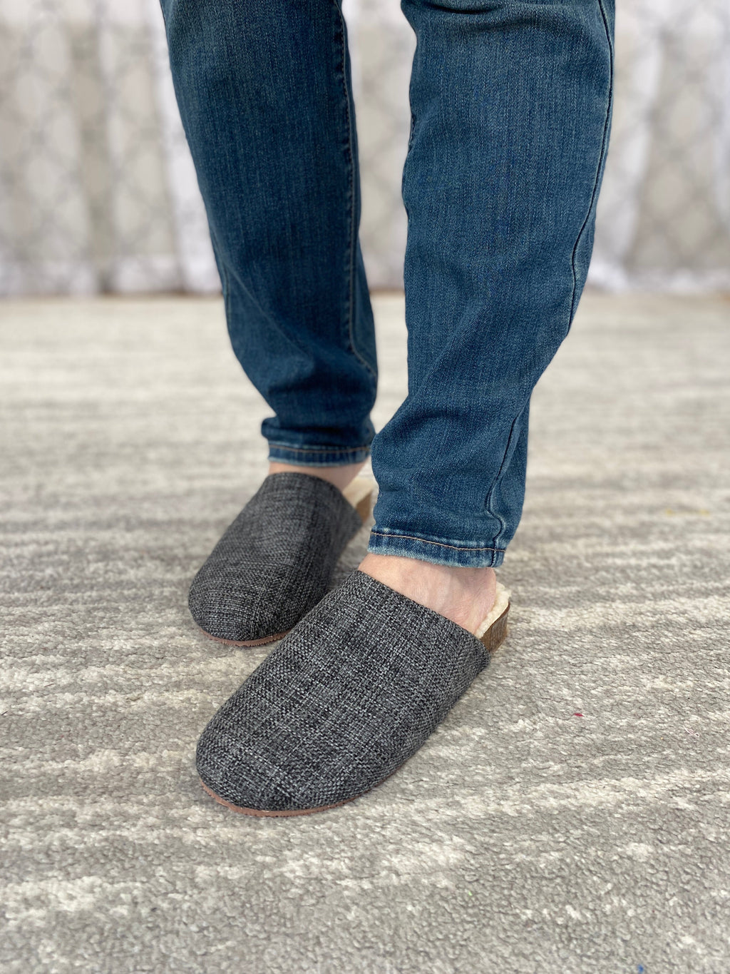 {ONLINE EXCLUSIVE} Charming Clogs in Gray